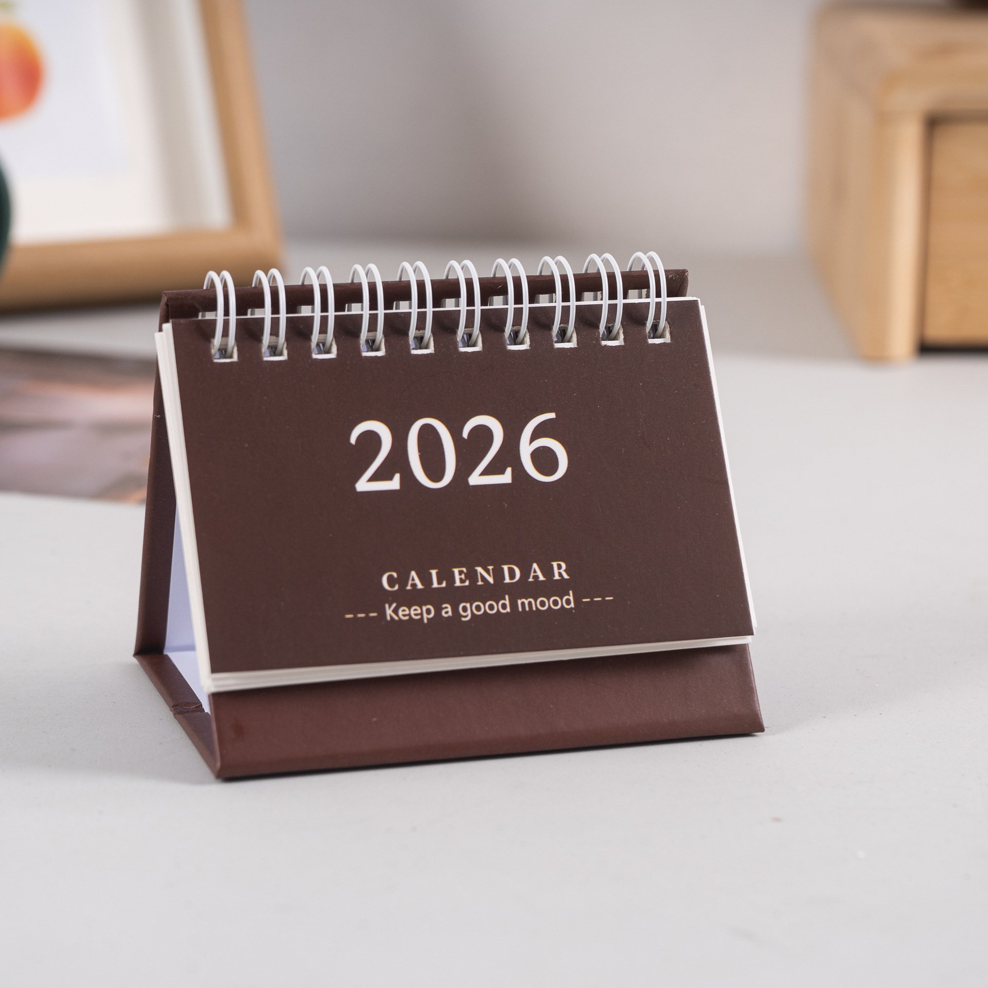 Simple Desk Calendar 2025-2026 – Office Stationery Supply List Bewertung und Preis