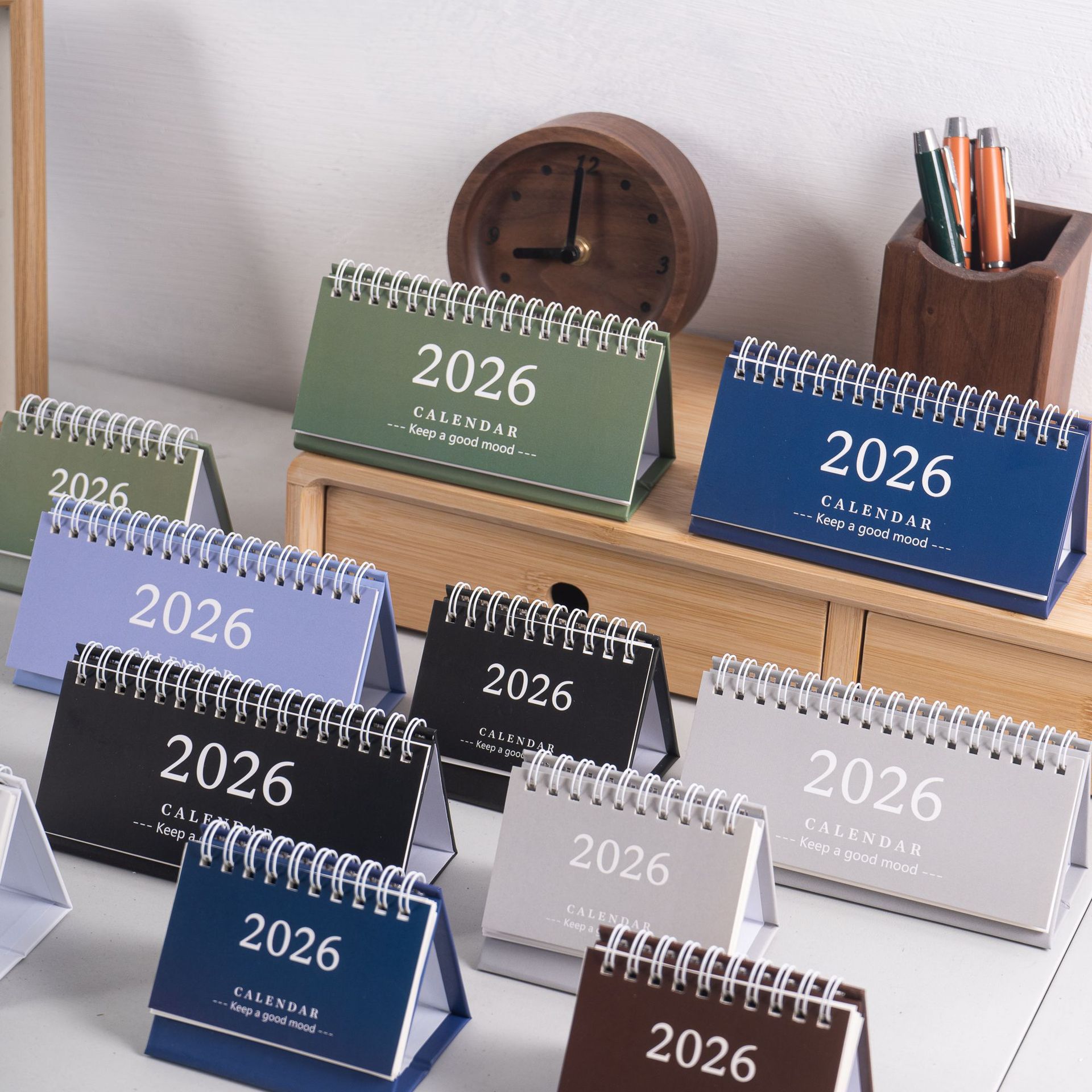 Simple Desk Calendar 2025-2026 – Office Stationery Supply List Bewertung und Preis